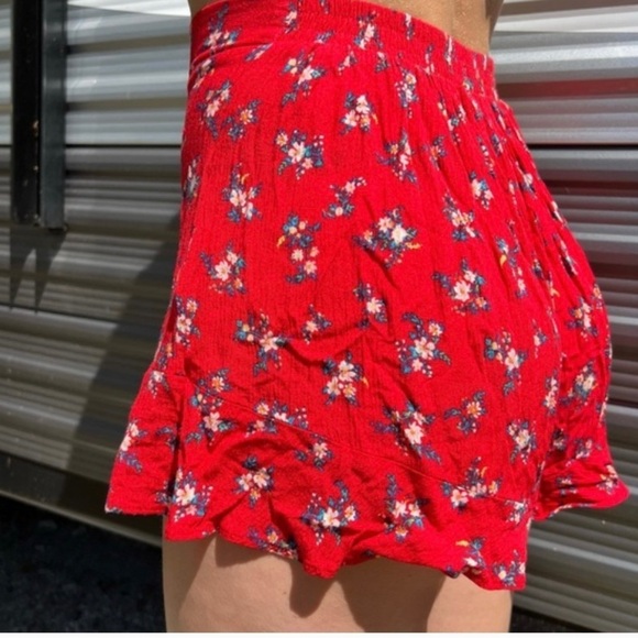American Eagle Outfitters Pants - American Eagle Red Floral Shorts